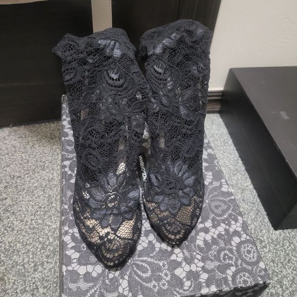 Dolce and Gabana Lace Booties - Picture 1 of 6